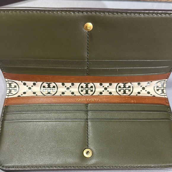 Tory Burch Green and Cream Wallet - Picture 3 of 4
